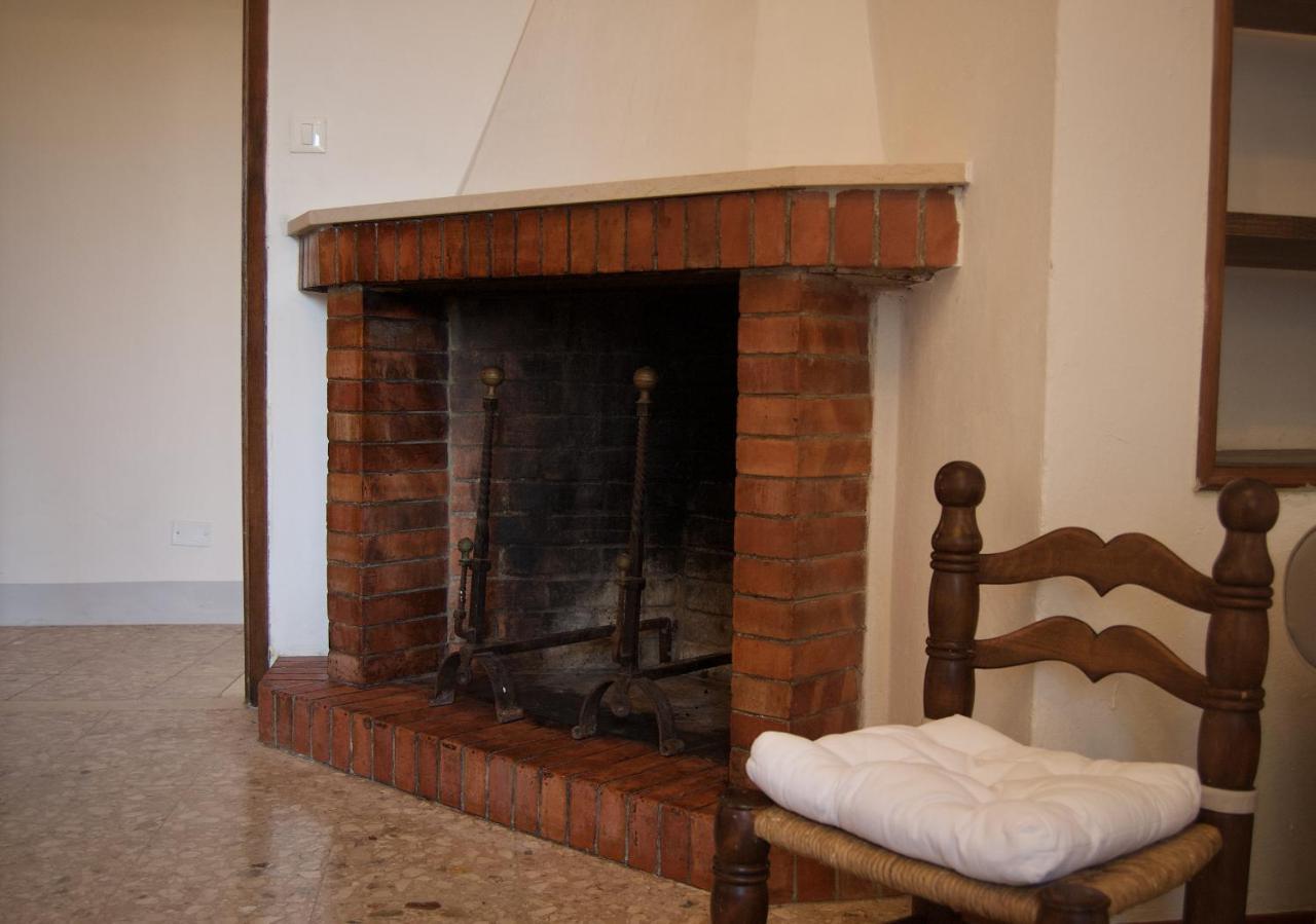 Casa Di Canfreo Lari Екстериор снимка