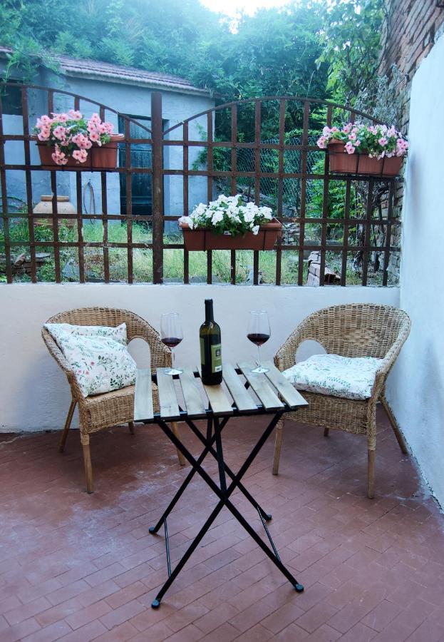 Casa Di Canfreo Lari Екстериор снимка